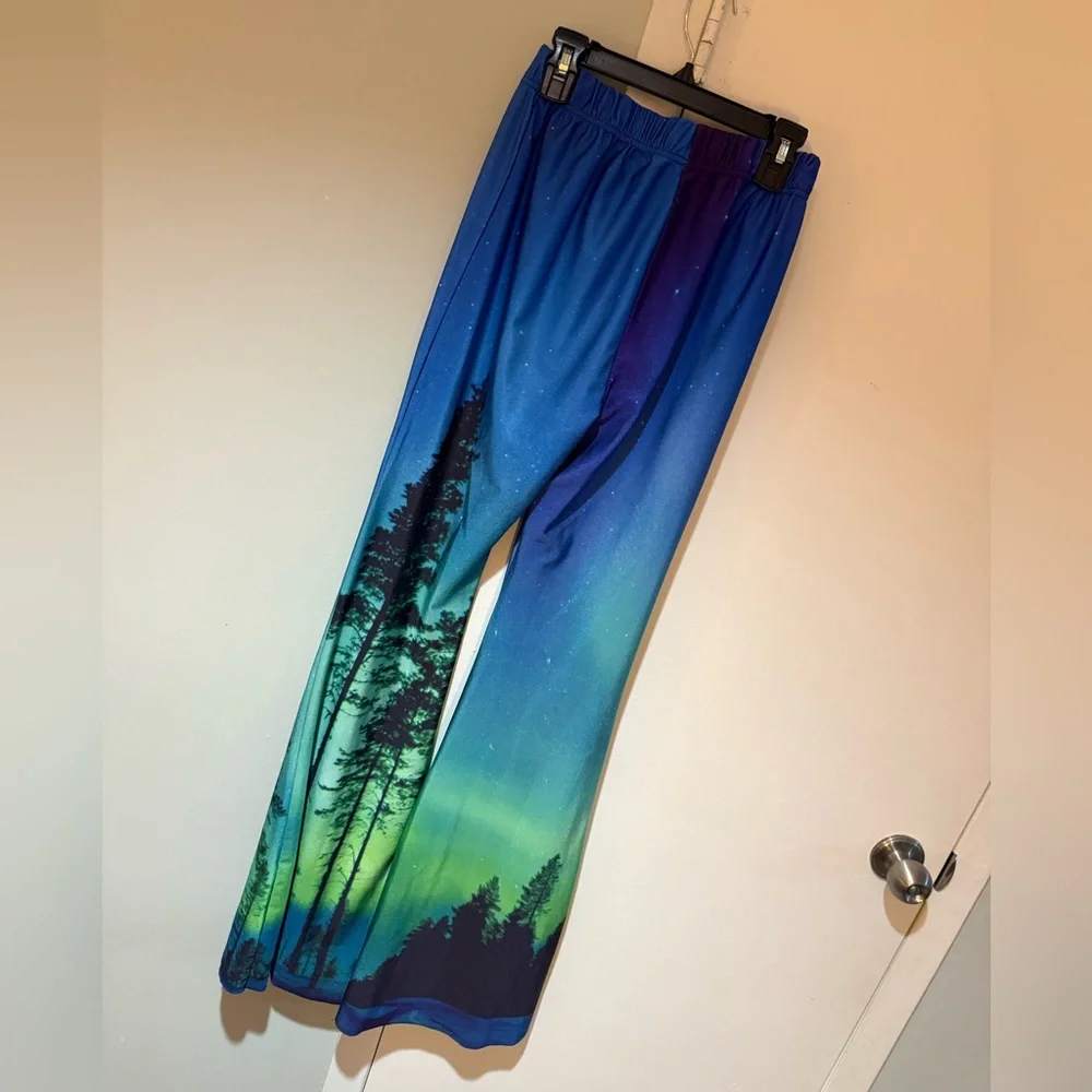 NWOT Blue and Green Tree Print Leggings - Picture 4 of 5